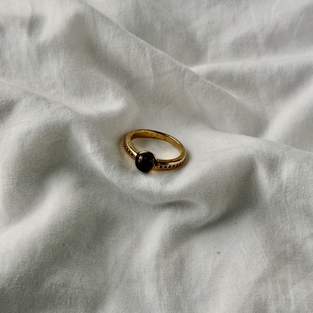 Soliatire Small Transluncent Obisdian 18k Gold Plated Ring (US 7)